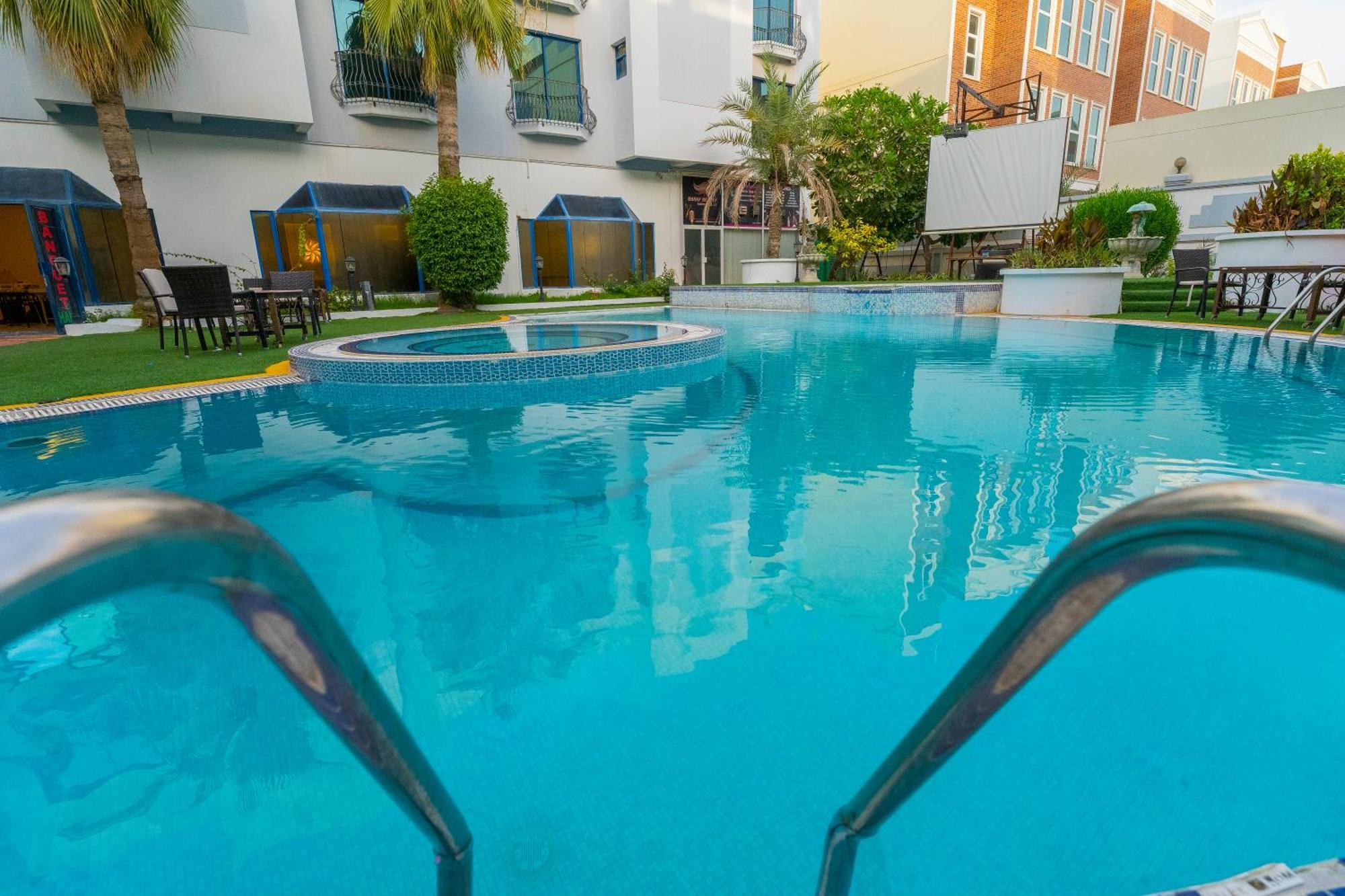 Majestic Hotel Al Manamah Esterno foto