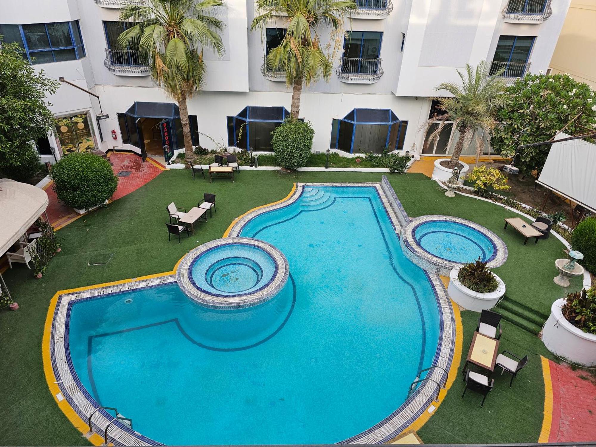 Majestic Hotel Al Manamah Esterno foto