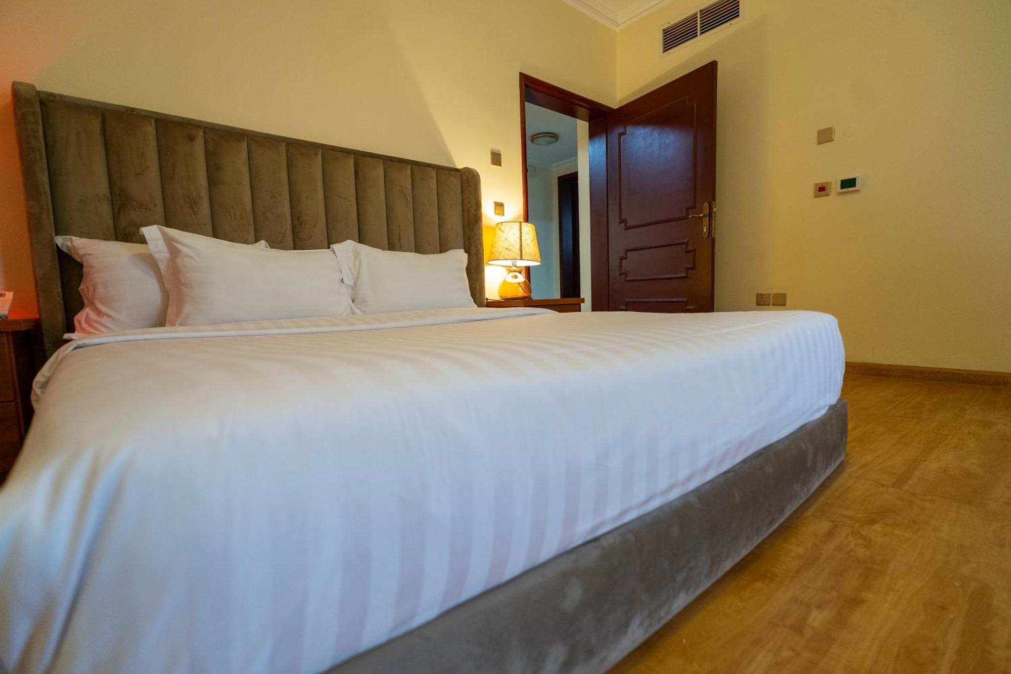 Majestic Hotel Al Manamah Esterno foto