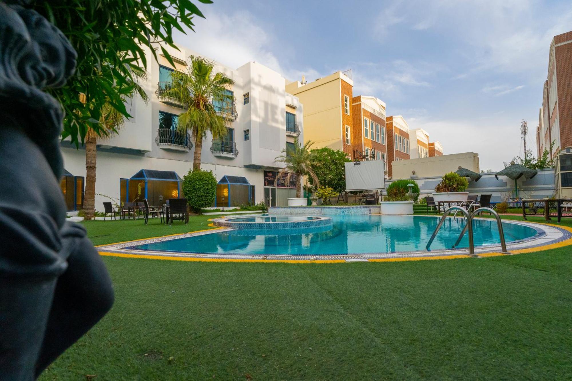 Majestic Hotel Al Manamah Esterno foto