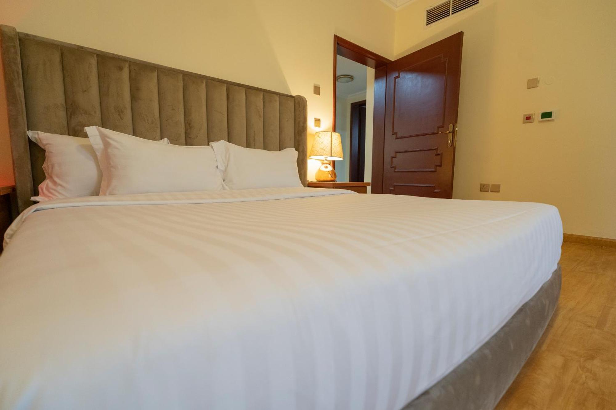 Majestic Hotel Al Manamah Esterno foto